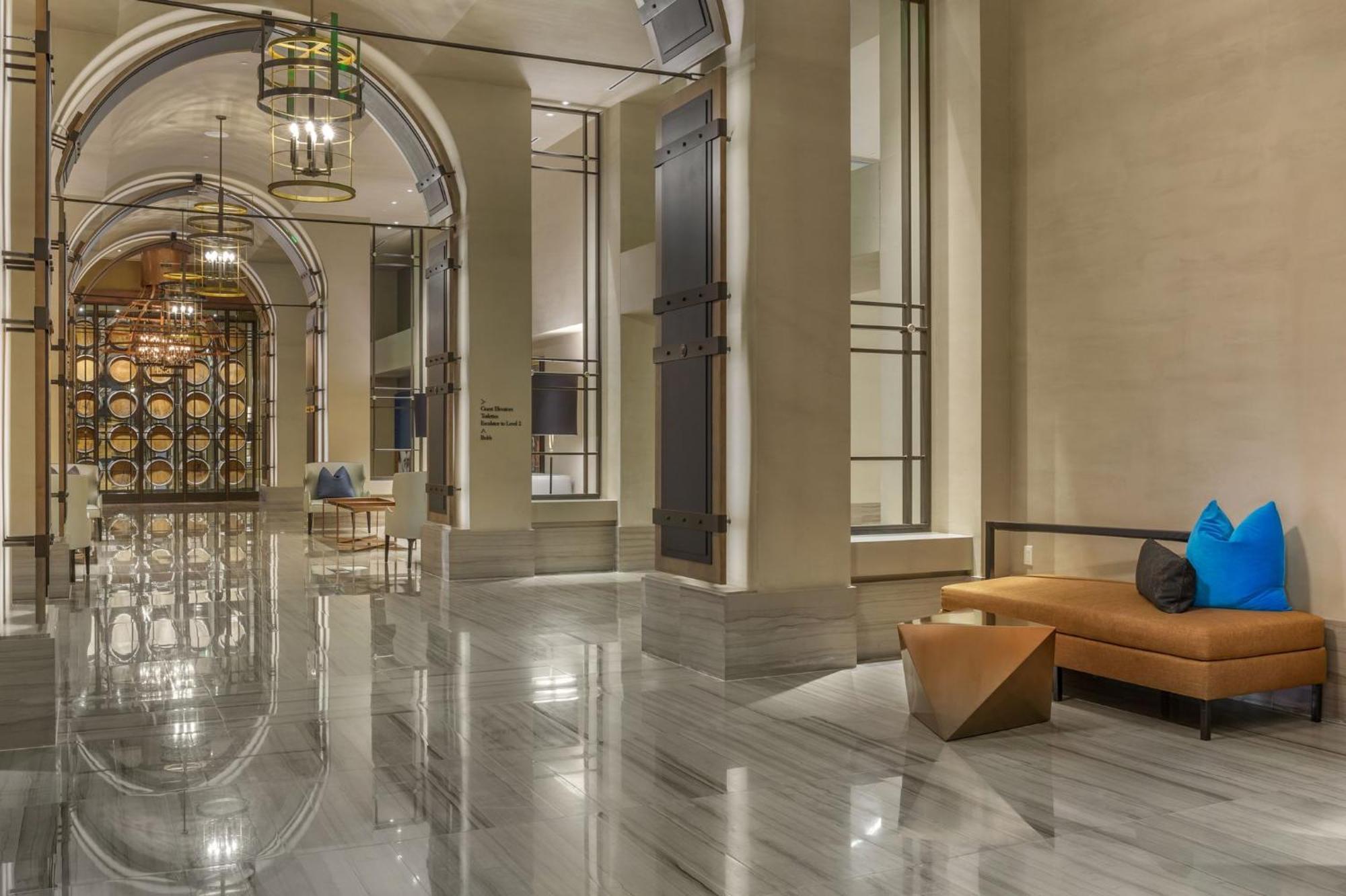 Omni Hotel 4*