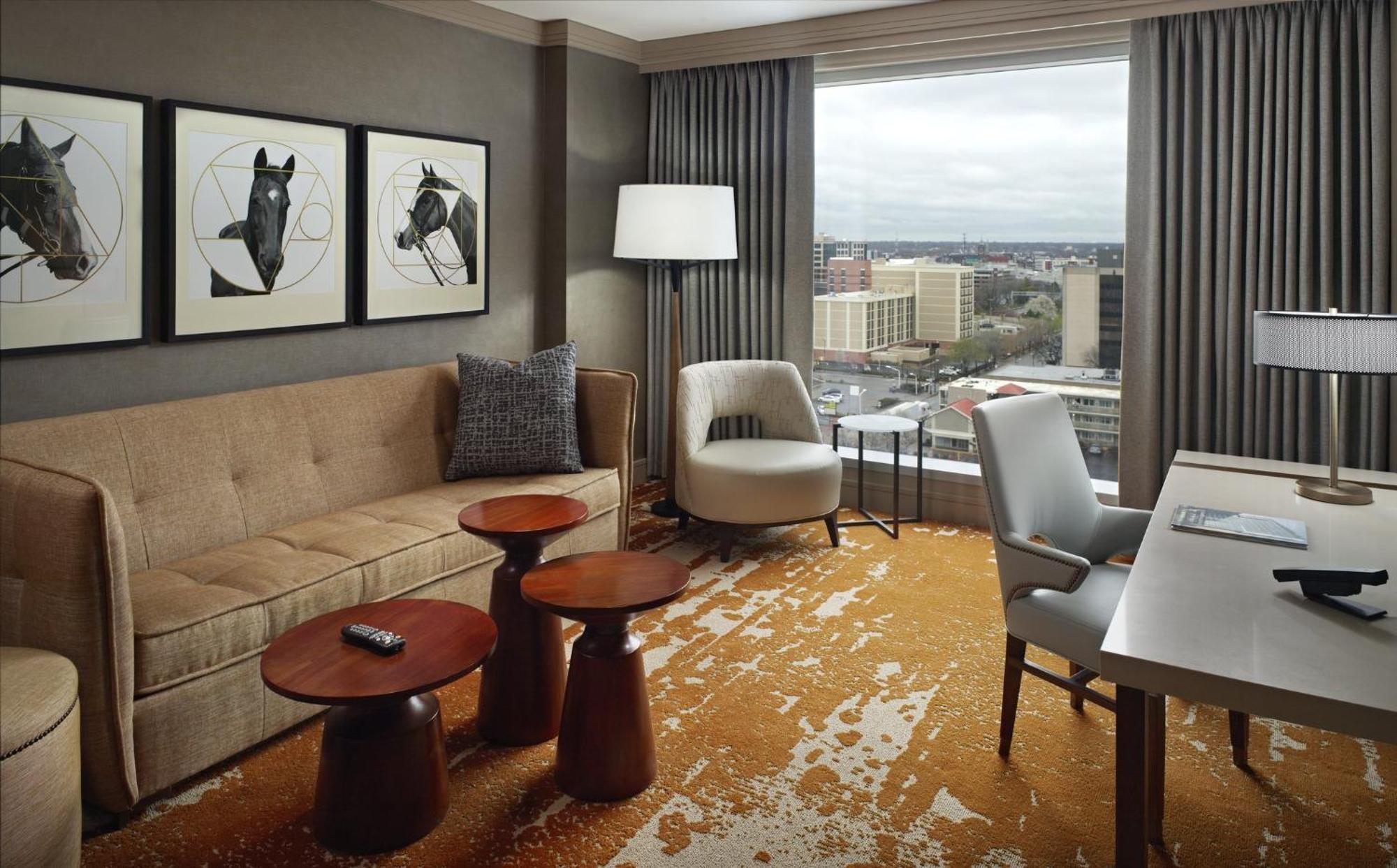 Omni Hotel 4*